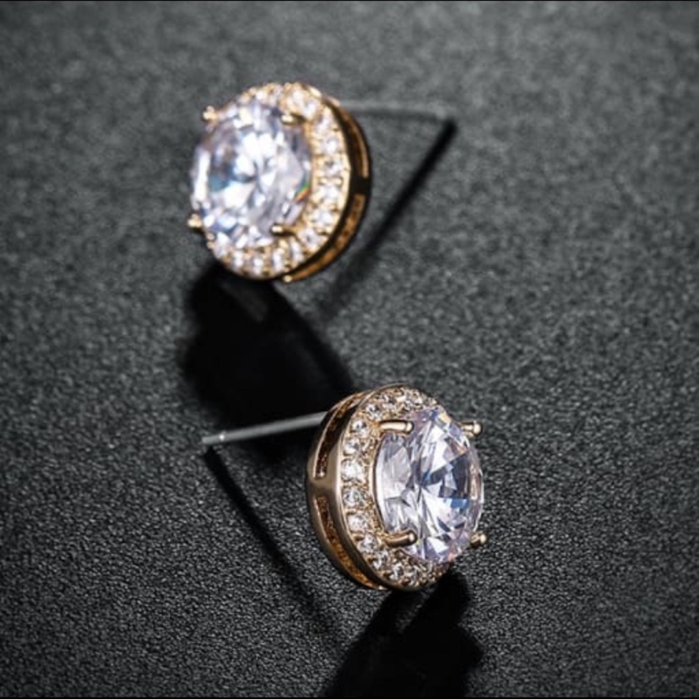 ( SOLD OUT ) Gold stud Cubic Zirconia Earrings